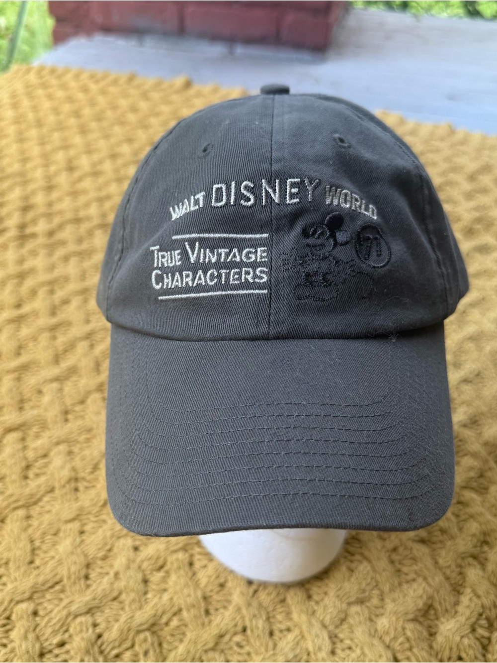 Walt Disney World True Vintage Characters 71 EMBROIDERED Cap Khaki Mickey‎ Mouse